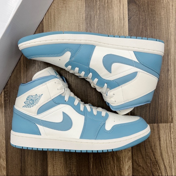 Nike Air Jordan 1 Mid - Picture 6 of 8